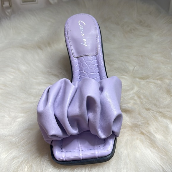 Heels - Picture 7 of 9